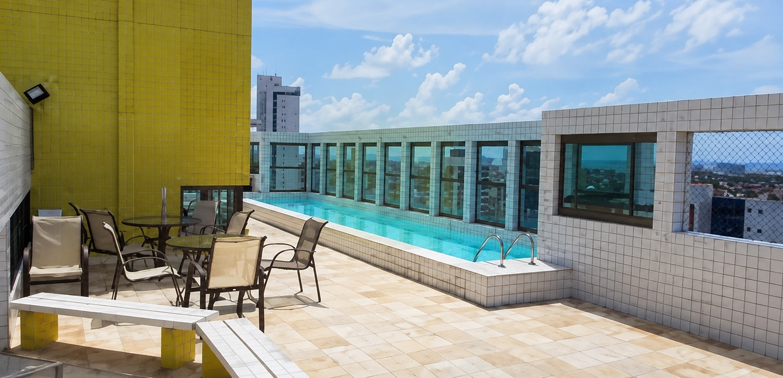 Área da piscina do Edifício Barão de Itamaracá